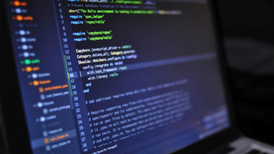 Tartışma yaratan karar! Kod yazarken yapay zeka kullanmayan mühendisler işten çıkarıldı