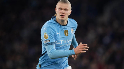 Yıldız futbolcuya şok kaza! Otobüs bagaj kapağı yüzüne çarptı, 3 dikiş atıldı