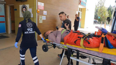 Bursa'da feci iş kazası! Üzerine suntalar düşen işçinin bacakları kırıldı