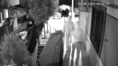 Darıca’da şaşkına çeviren hırsızlık: Terliklerini bırakıp ayakkabıları götürdü