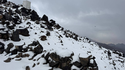 Kar yağışı etkili oldu: Zirve beyaza büründü