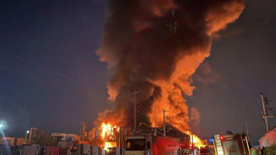 Kocaeli’de feci yangın! Lojistik deposu alevlere teslim oldu