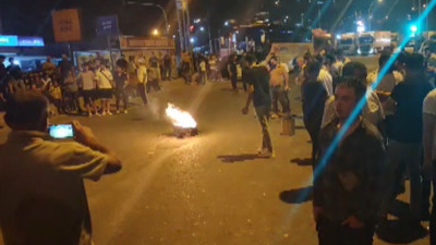 Kahramanmaraş’ta tırın çarptığı 17 yaşındaki çocuk hayatını kaybetti, vatandaşlar yolu trafiğe kapatarak tepki gösteri