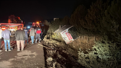 Afyonkarahisar’da yolcu midibüsü devrildi: 12 kişi yaralandı