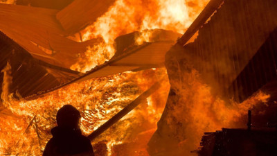 Sanayi sitesinde büyük yangın! Samsun’da kereste fabrikası alev alev yanıyor