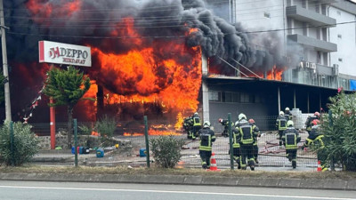 Trabzon’da AVM’de korkutan yangın: Söndürme çalışmaları sırasında yeniden alevlendi