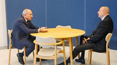 Aliyev ve Paşinyan Danimarka'da görüştü: Barış ve altyapı projeleri masada