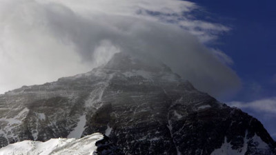 Everest Dağı’nda kar fırtınası! 1000 kişi kamplarda mahsur kaldı