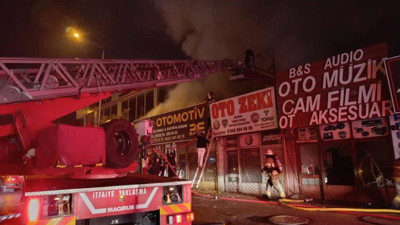 Bursa’da sanayi bölgesinde korkutan yangın: Alevler 4 iş yerini sardı!