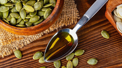 Bu yağın faydaları saymakla bitmiyor! Kabak çekirdeği yağı her derde deva