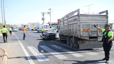 Diyarbakır’da zincirleme kaza: 6 araç birbirine girdi, 12 yaralı