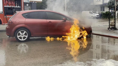 Aksaray’da dehşet anları! Seyir halindeki otomobil bir anda alev topuna döndü