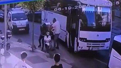 Kocaeli’de trafik dehşeti! Servis şoförü motosikletli kuryeye saldırdı