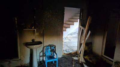 Mardin'de üç katlı binada çıkan yangın faciaya dönüştü: 1 ölü, 12 yaralı.