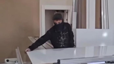 Mobilya atölyesinde çalışan 16 yaşındaki Ruhi Can, üzerine kereste düşmesiyle hayatını kaybetti