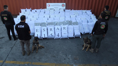 İki ayrı operasyon! Gümrüklerde 809 milyon TL değerinde 1 ton 326 kilo esrar yakalandı