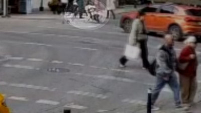 İrem Helvacıoğlu’na motosiklet çarptı! Kaza kamerada, başına 12 dikiş atıldı