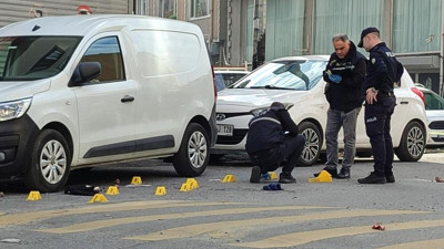 Kağıthane'de sokak ortasında dehşet! Eski sevgilisi olduğu iddia edilen kadına 15 el ateş edip kaçtı!