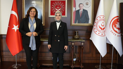 Bakan Göktaş, Afyonkarahisar Belediye Başkanı Burcu Köksal ile bir araya geldi