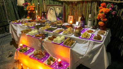 Fotoğraflar, mumlar, yiyecekler... Meksika'nın 'Ölüler Günü' ritüeli İstanbul'da!