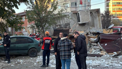 Kocaeli Gebze'de bina çöktü! Enkaz altında kalanlar var