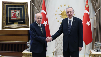Bahçeli’den Cumhurbaşkanı Erdoğan’a hediye! Cumhuriyet’in 102. yılına ithaf etti