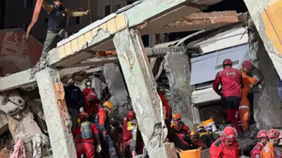 Gebze'de çöken binada arama çalışmaları sona erdi: Anne ve babanın da cansız bedenlerine ulaşıldı