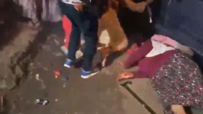 Düğünde korku dolu anlar! Havai fişekler yön değiştirdi, kalabalığın ortasında patladı