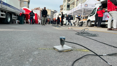 Gebze’de bina yıkım bölgesinde sismik inceleme! Uzmanlar yerin metrelerce derinliğini araştırıyor