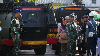 Camide büyük panik! Cuma namazı kılınırken patlamalar peş peşe geldi, onlarca yaralı var