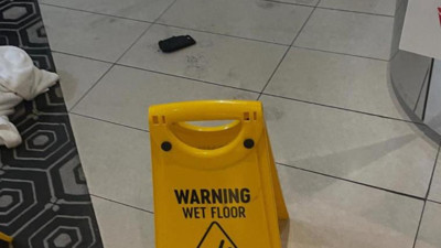 Havalimanında panik anları: Yolcunun cebindeki batarya alev aldı!