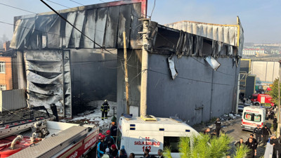 Kocaeli'de parfüm deposu alev alev yandı: 6 kişi hayatını kaybetti