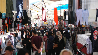 Sakarya’da Çarşamba Kumaş Pazarı yeni yerine taşındı: Esnaf ve vatandaş memnun