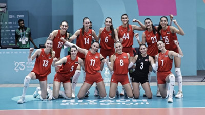 Altın madalya Türkiye'nin! Filenin Sultanları Azerbaycan’ı 3-0 yendi!