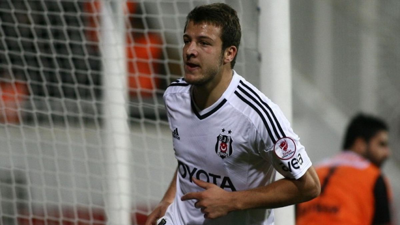 Batuhan Karadeniz kimdir? Hangi takımlarda oynadı? Neden kırmızı bülten çıkarıldı?