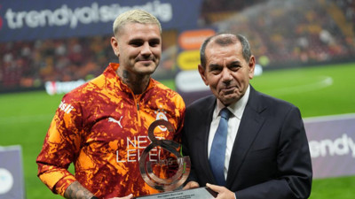 Galatasaray’da 100. maçına çıkan Mauro Icardi'ye plaket verildi