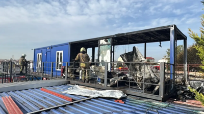 Yıldız Teknik Üniversitesi’nde öğrenci kulüplerinin bulunduğu konteynerde yangın!