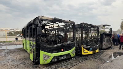 Bursa'da bakım için getirilen 3 halk otobüsü yanarak kullanılamaz hale geldi