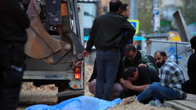 Korkunç kaza: Ekmek almaya giden yaşlı adam kepçenin altında kaldı!