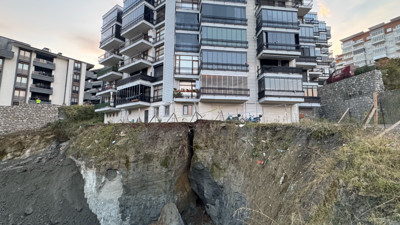 Bartın’da korku dolu anlar! İnşaat çöktü, 32 kişi apar topar tahliye edildi