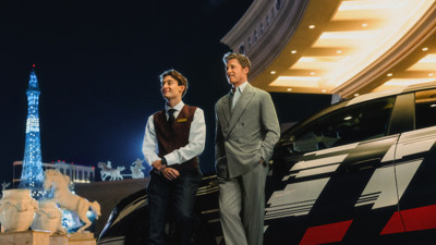 Mercedes-AMG’den yıldızlarla dolu şov! Brad Pitt ve George Russell yeni AMG GT 4-Kapı Coupe için bir araya geldi