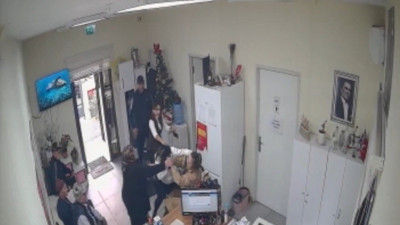 Muhtarlıkta dehşet! Belge alamayınca muhtara saldırdı