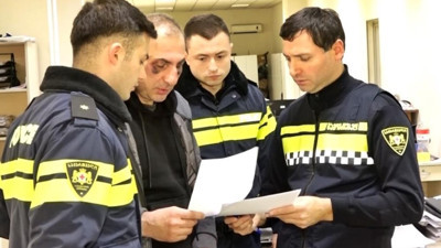 Mahkeme binasında kundaklama girişimi! Muhalif lider gözaltına alındı