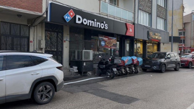 Bursa’da dehşet anları: Motosikletli saldırgan pizzacıya kurşun yağdırdı!