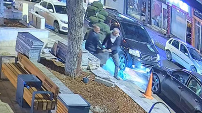 Kahramanmaraş'ta 'pes' dedirten görüntü: Parktaki ağacı çalıp götürdüler