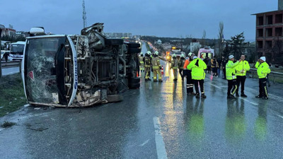Büyükçekmece’de servis aracı devrildi: 1 Ölü, 9 yaralı