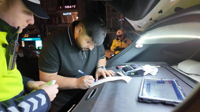 Kadıköy'de egzoz denetimi: Aracı bağlanan sürücü Mersin'e otobüsle dönecek