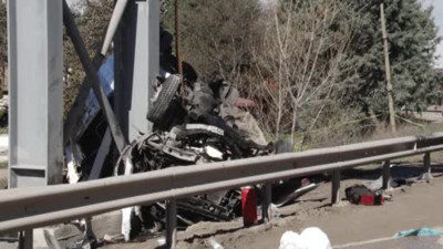 Ankara'da katliam gibi kaza! Özel Halk Otobüsü üst geçide çarptı: Ölü ve yaralılar var