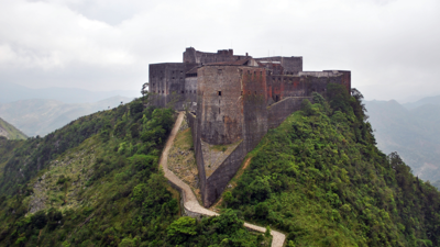 Tarihi kalede izdiham: 30 kişi hayatını kaybetti
