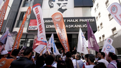 İzmir'de belediye çalışanları CHP İl Başkanlığına yürüdü